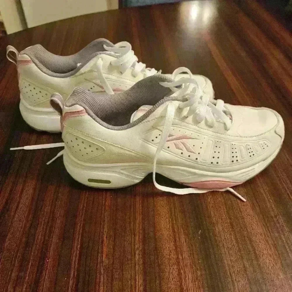 Reebok White Leather Sneakers with Pink Trim Size 10. EUC - Picture 4 of 16
